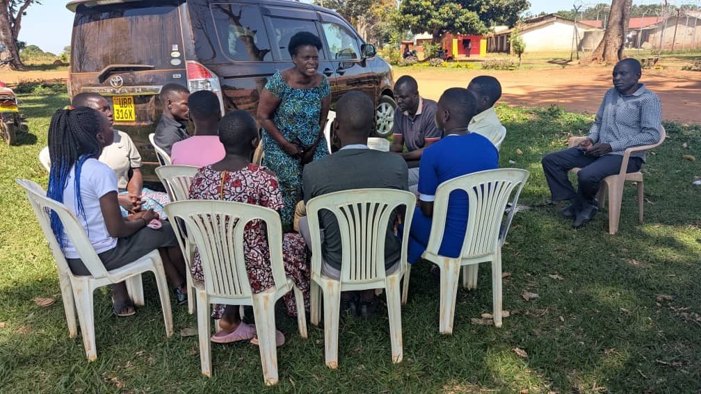Turikumwe outreach team meeting with community members in Komamboga